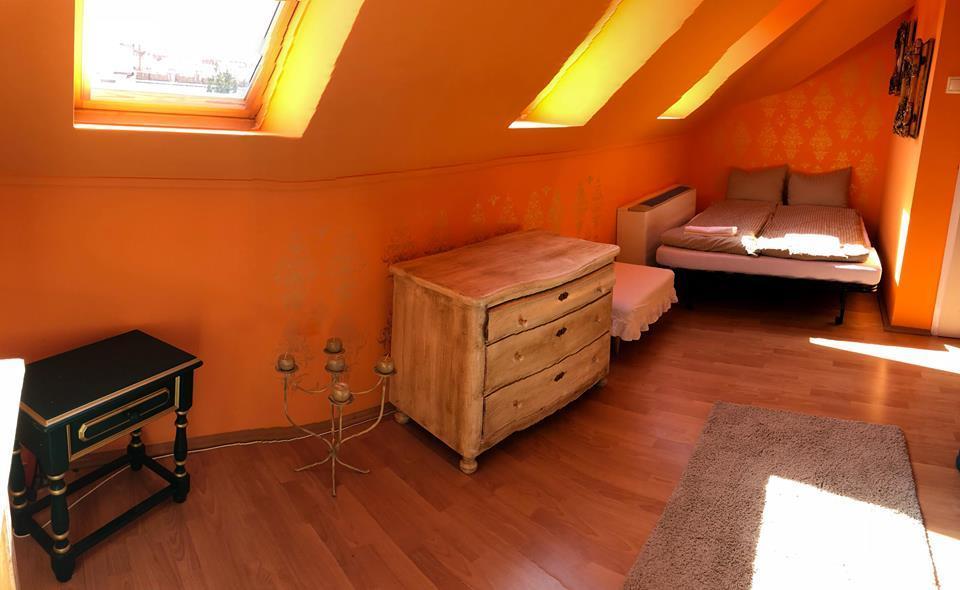סולנוק Tulipan Villa Panzio מראה חיצוני תמונה