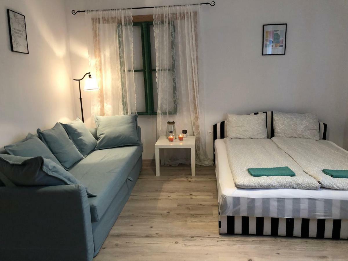 סולנוק Tulipan Villa Panzio מראה חיצוני תמונה