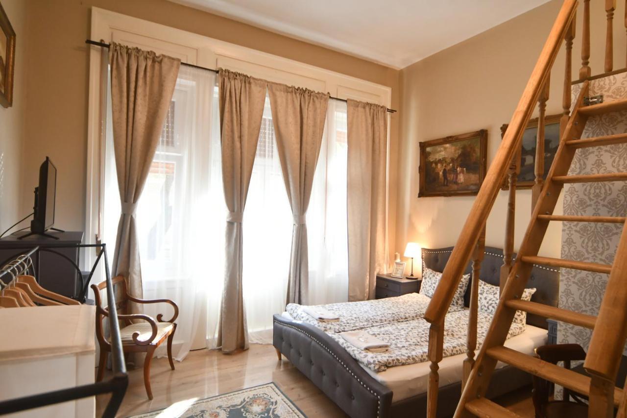 סולנוק Tulipan Villa Panzio מראה חיצוני תמונה